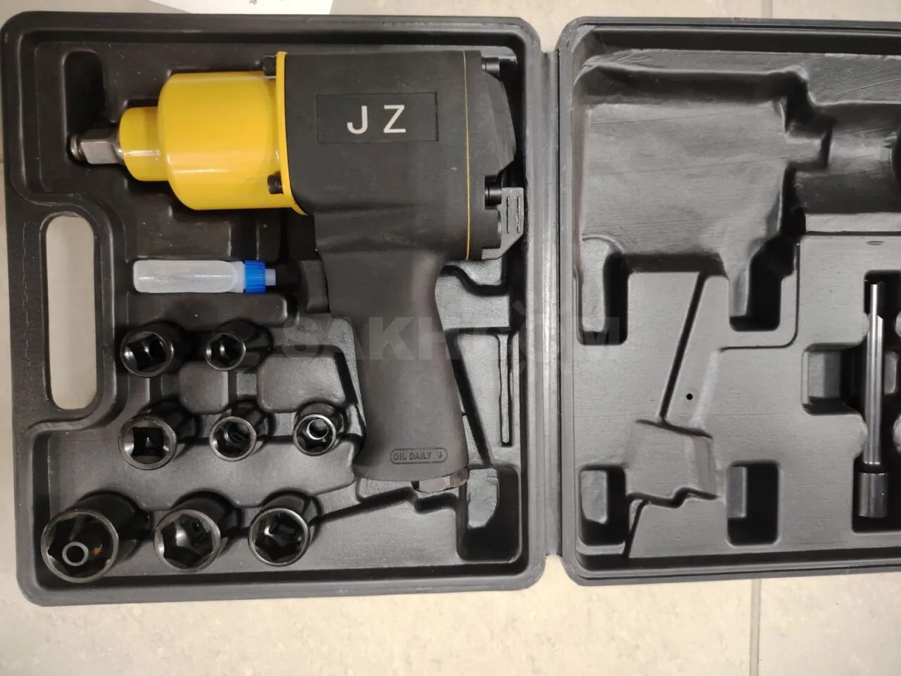 Пневматический гайковёрт JZ 1/2″ с набором головок в кейсе