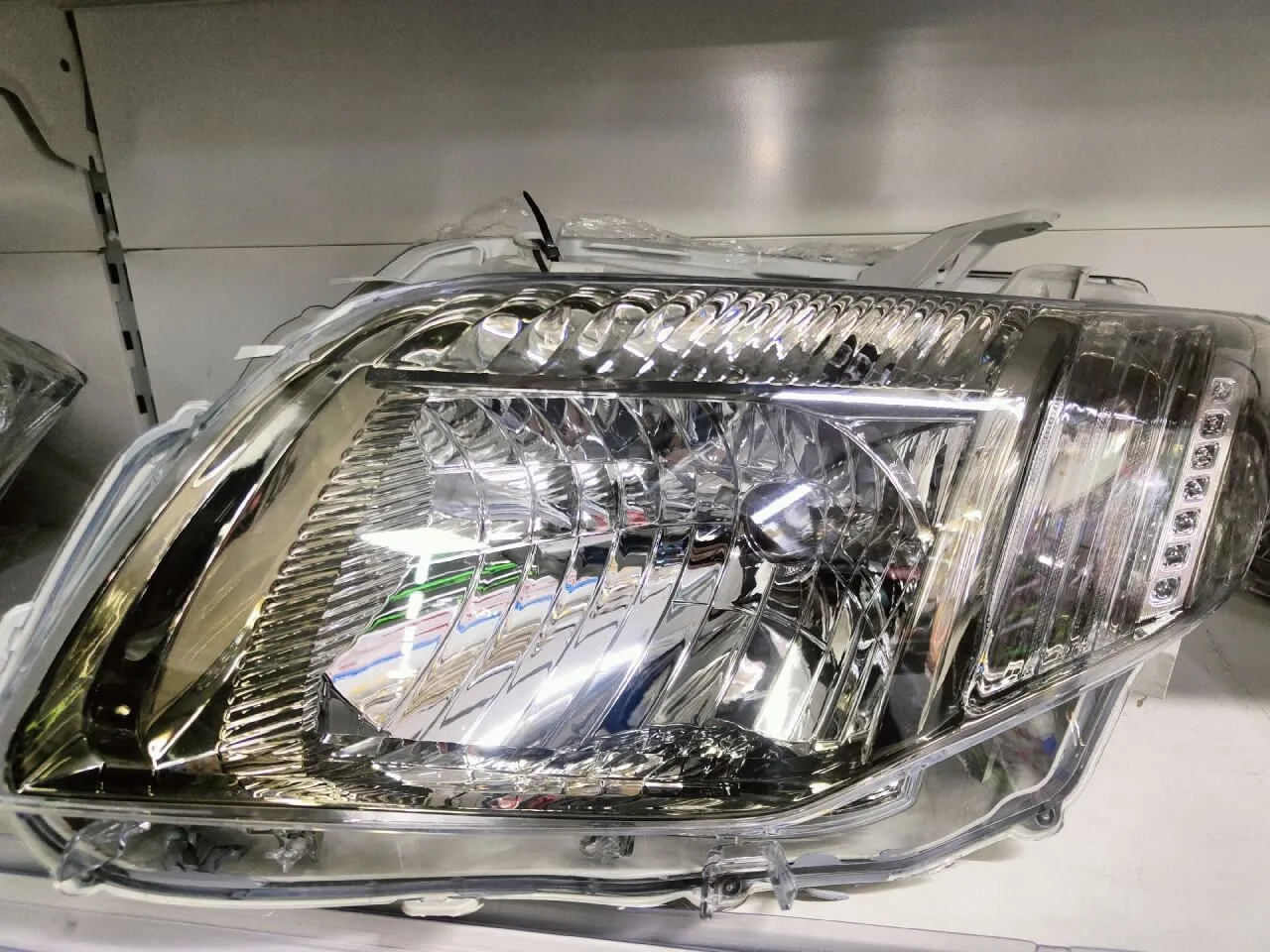 Фары  для Toyota Corolla Axio / Fielder 140 2006-2008 г. R / L