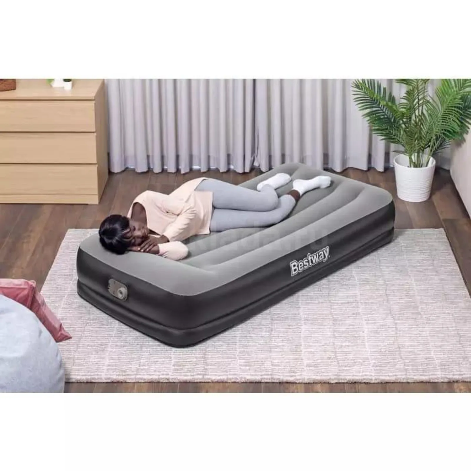Bestway 67723 BW Надувная кровать 97х191х36см с подголовником, встр.насос 220В, до 150кг