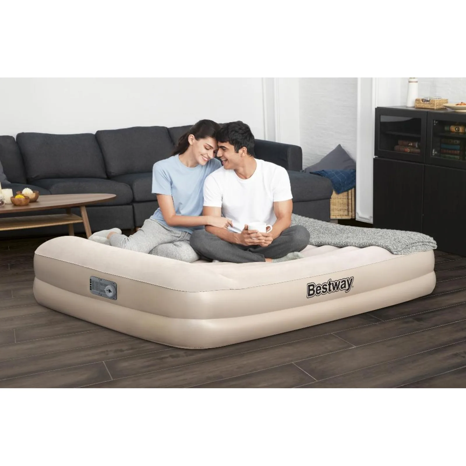 Надувная кровать Bestway 203×152×42 см, подголовник, встроенный насос 220 В