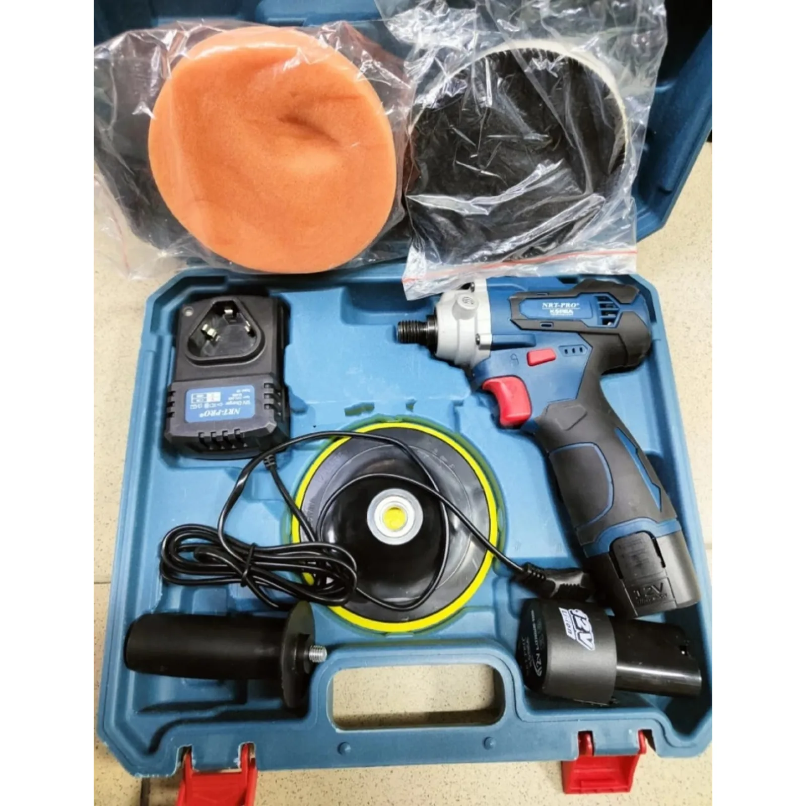 Аккумуляторный автомобильный полировщик