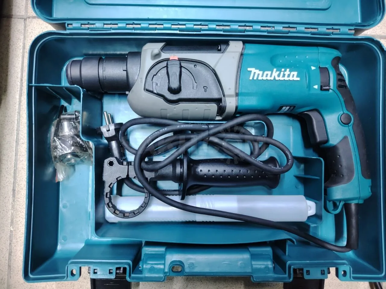 Перфоратор Makita HR2470, SDS-Plus, 780 Вт, 2,4 Дж, набор буров и кейс