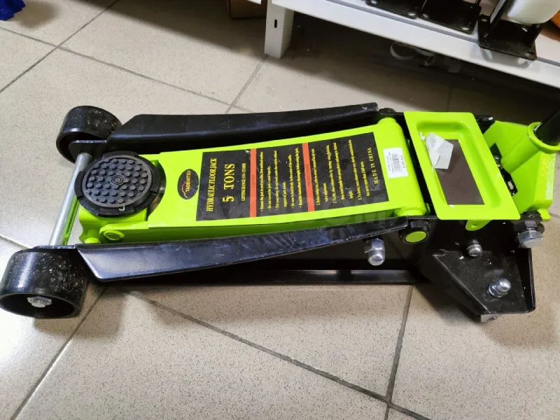 Домкрат гидравлический K560. 5т. Подкатной.